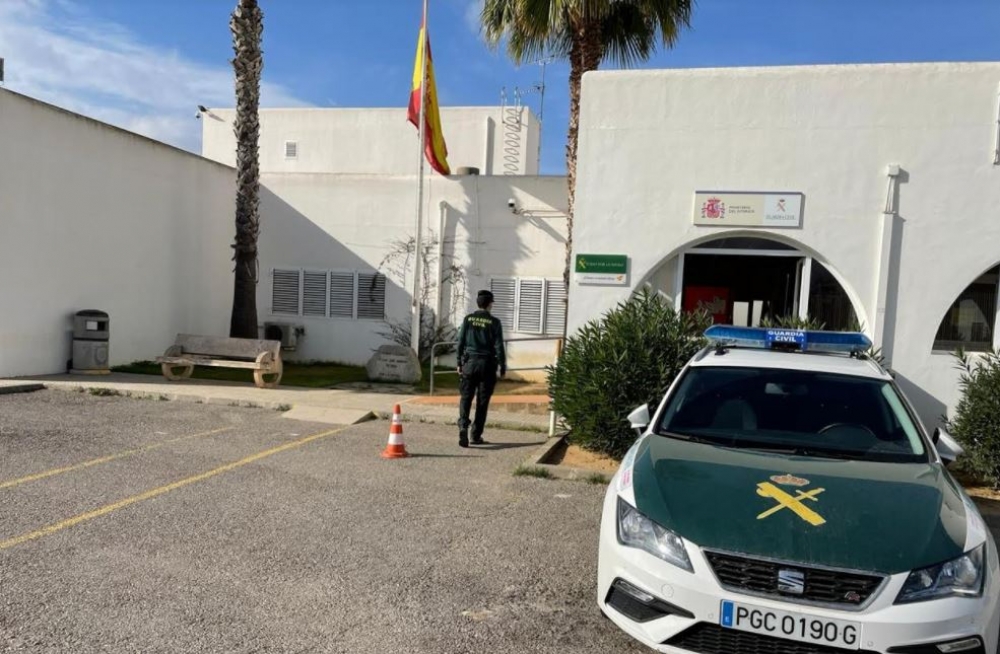 La Guardia Civil levanta acta por la celebración de un cumpleaños con 50 personas en San Antonio (Ibiza)