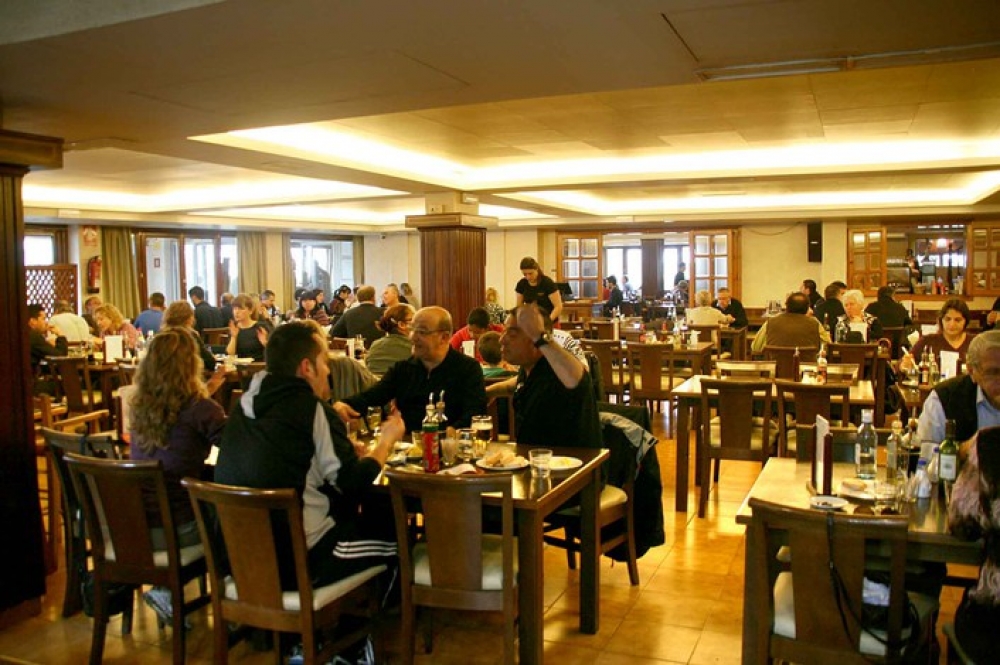 Los clientes de los restaurantes que consuman en el interior deberán identificarse y dar sus datos