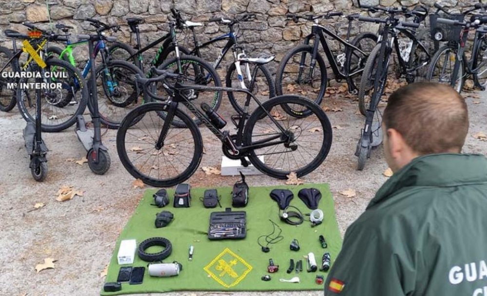 La  Guardia  Civil  ha  detenido  a  un  hombre por  robos  y  hurtos  de  bicicletas  en  varias localidades de Mallorca