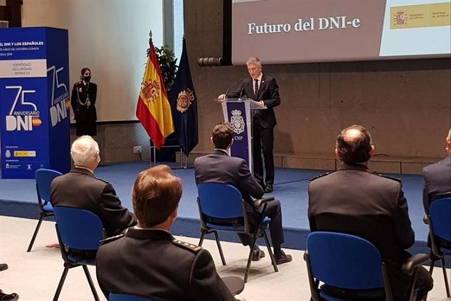 La Policía Nacional integrará el DNI en el móvil para crear un documento de identidad digital