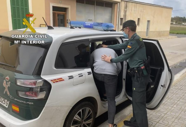 La Guardia Civil ha detenido a cuatro jóvenes por robos en viviendas y comercios de Can Picafort