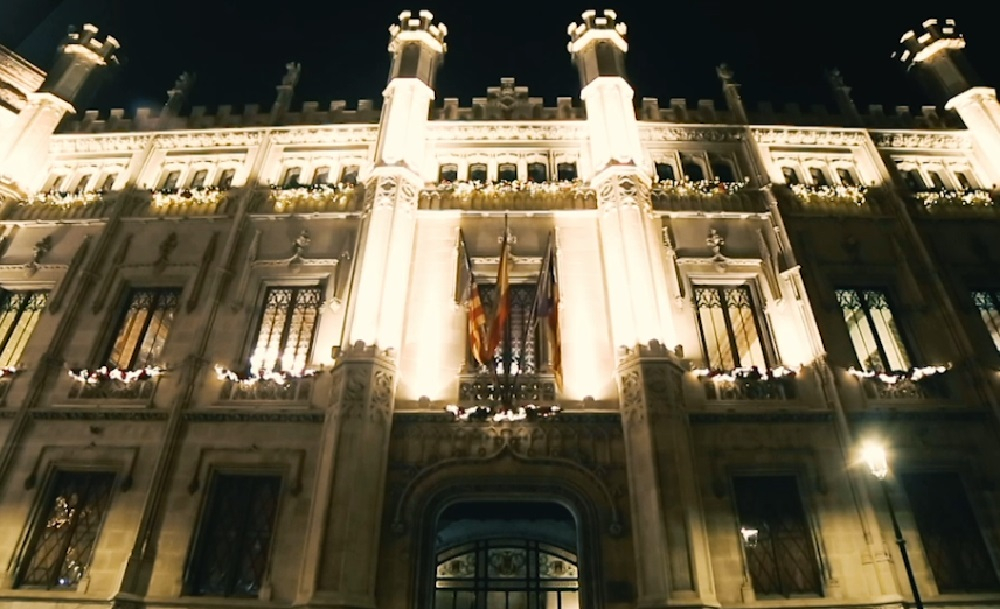 El Palau del Consell enciende las tradicionales luces de Navidad