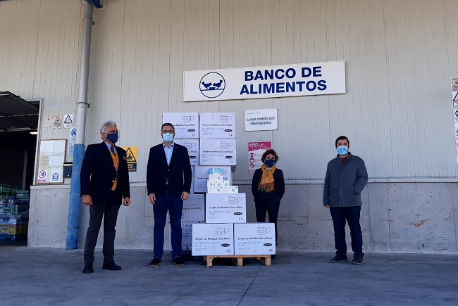 El alcalde de Palma entrega 50.000 mascarillas procedentes de la FEMP al Banco de Alimentos 