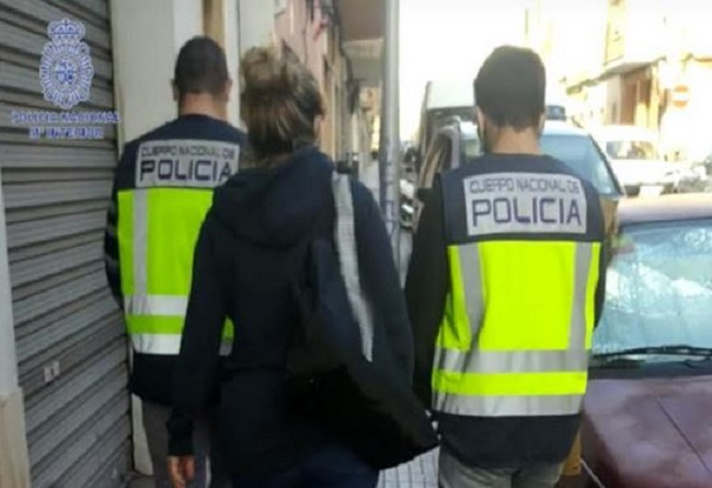 La Policía Nacional detiene a cinco personas por delito de inmigración ilegal y estafa con matrimonios ficticios