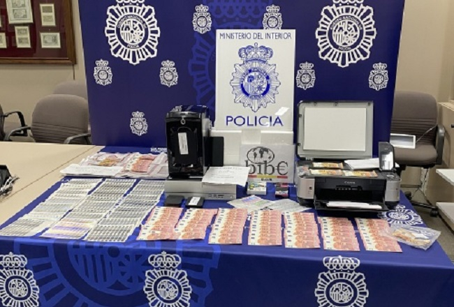 La Policía Nacional detiene a un menor por la fabricación y venta de billetes falsos de 10, 20 y 50 euros a través de Internet