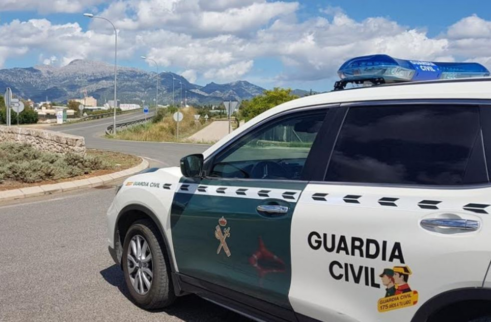 La Guardia Civil y la Policía Local de Sant Josep han detenido a un varón por robo en un restaurante de Sant Jordi