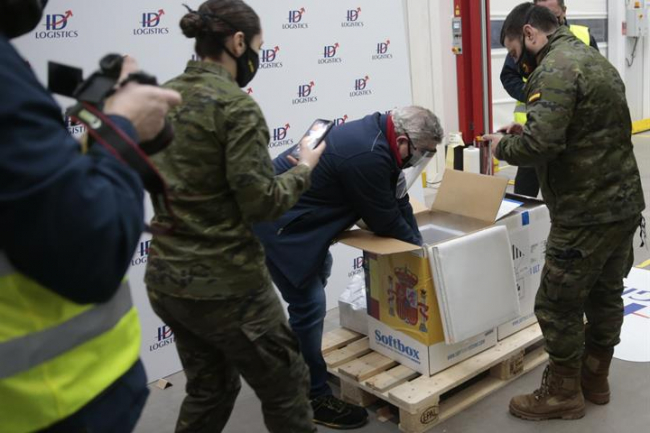 Llegan a España las primeras dosis de la vacuna contra la COVID-19
