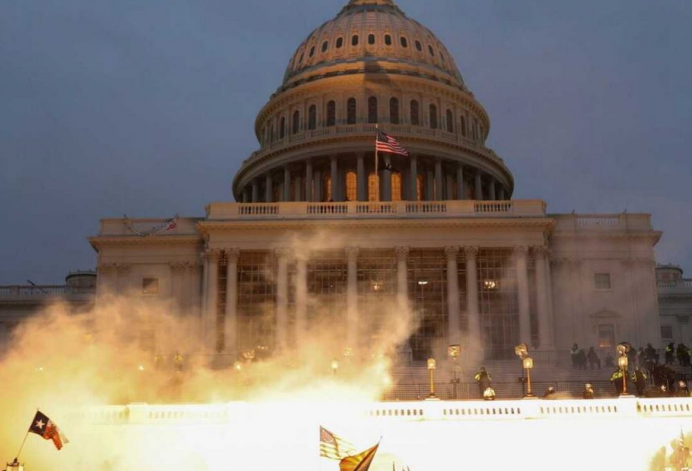 Cuatro fallecidos y 14 policías heridos en el asalto al Capitolio de EE.UU.