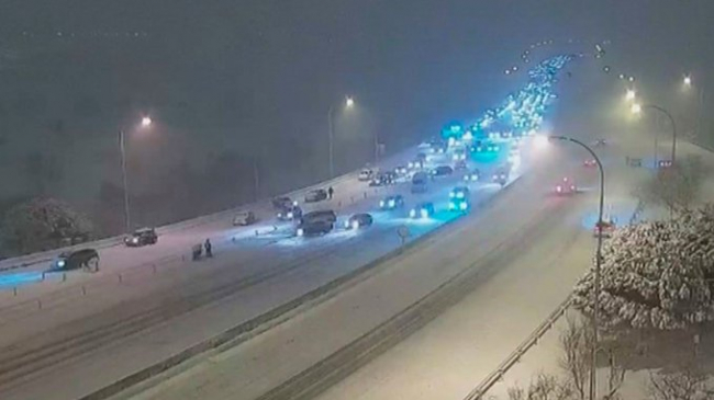 El aeropuerto de Barajas está cerrado y hay más de 420 carreteras cortadas