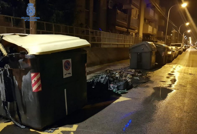 La Policía Nacional detiene a un hombre por dos delitos de incendio en contenedores 