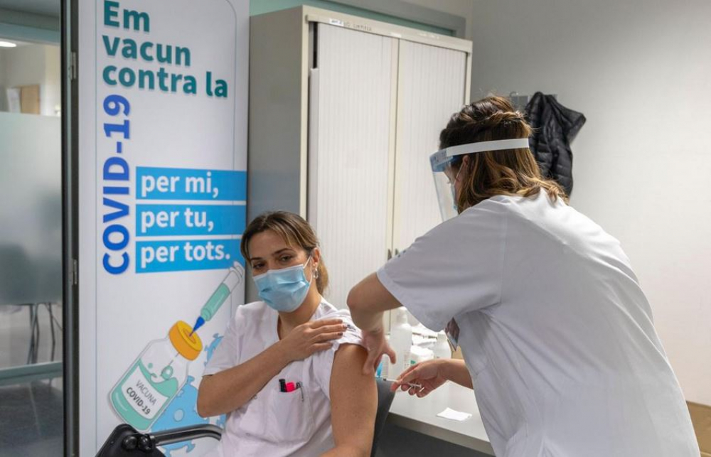 Baleares ha vacunado al 98% de los sanitarios de primera línea