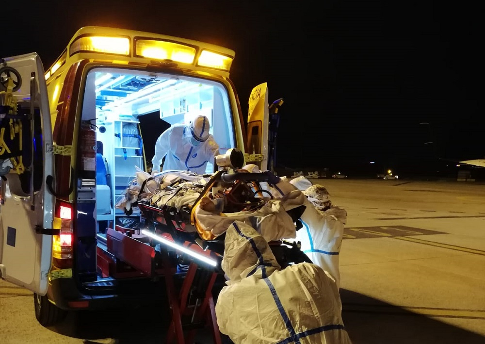 El SAMU 061 coordina el traslado en avión de un paciente covid con oxigenación extracorpórea 