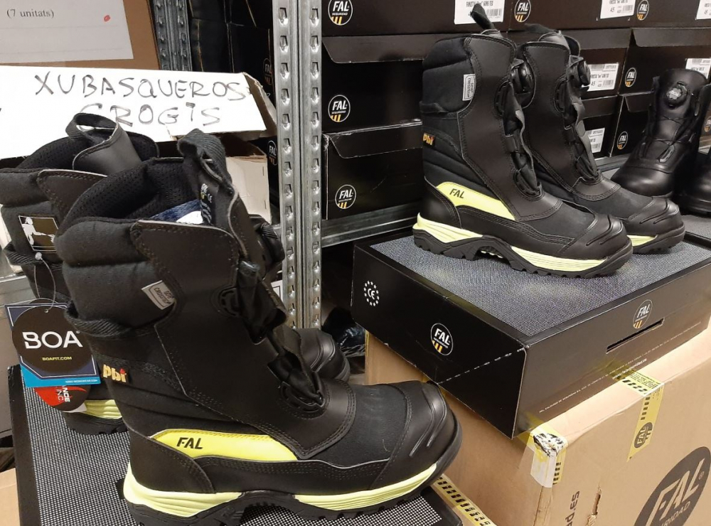 Los Bomberos de Palma estrenan botas nuevas 