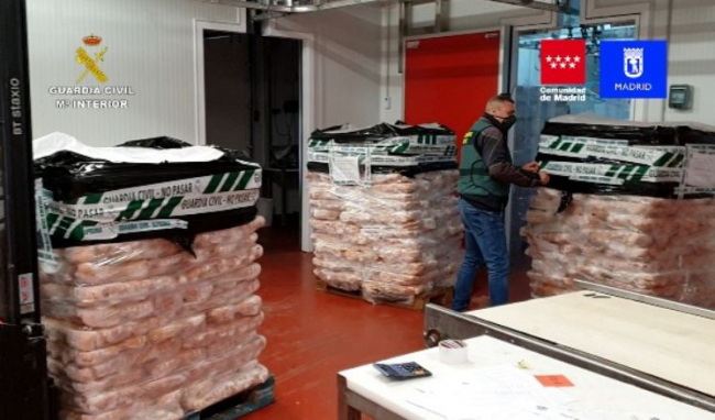 La Guardia Civil en colaboración con las autoridades de salud pública incauta más de 122.000 kilos de productos cárnicos
