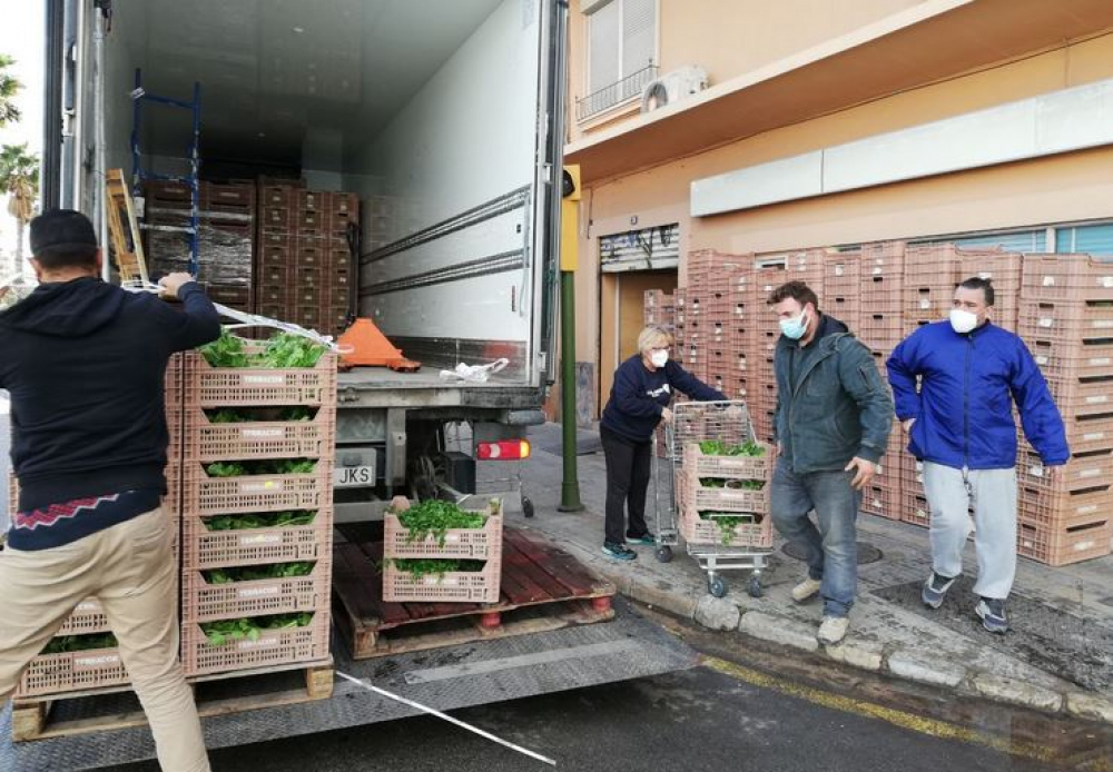 Agricultura ha comprado en dos meses más de 300 toneladas de frutas, verduras, carne y leche a productores locales 