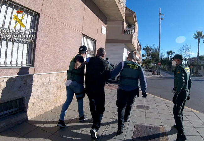 La Guardia Civil ha desmantelado una red que tramitaba permisos de residencia y rentas a falsas víctimas de violencia de género