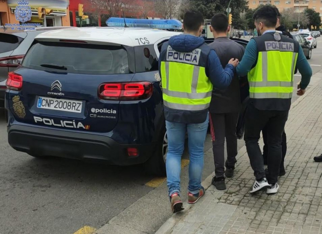 La Policía Nacional detiene a dos jóvenes en Palma por robar a mujeres de avanzada edad