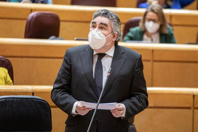 Rodríguez Uribes: 'La profesionalización del fútbol femenino supondrá un gran paso en el largo camino hacia la igualdad'