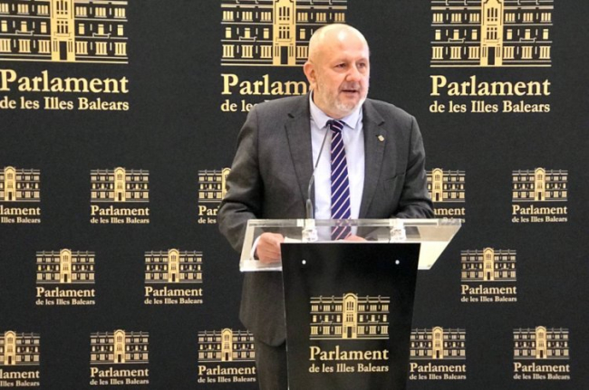 El portavoz de MES en el Parlament critica la inacción del resto de fuerzas para detener el avance del discurso ultra