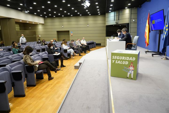 Los afiliados a la seguridad social son 30.211 trabajadores menos que en enero   