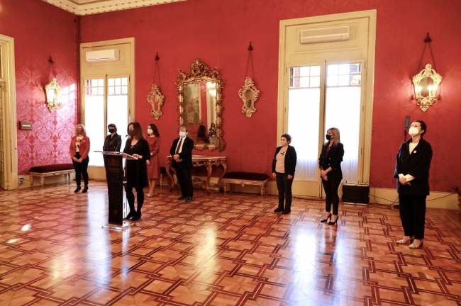 La presidenta Armengol participa en la lectura de un manifiesto con motivo del 8M en el Parlament de las Illes Balears