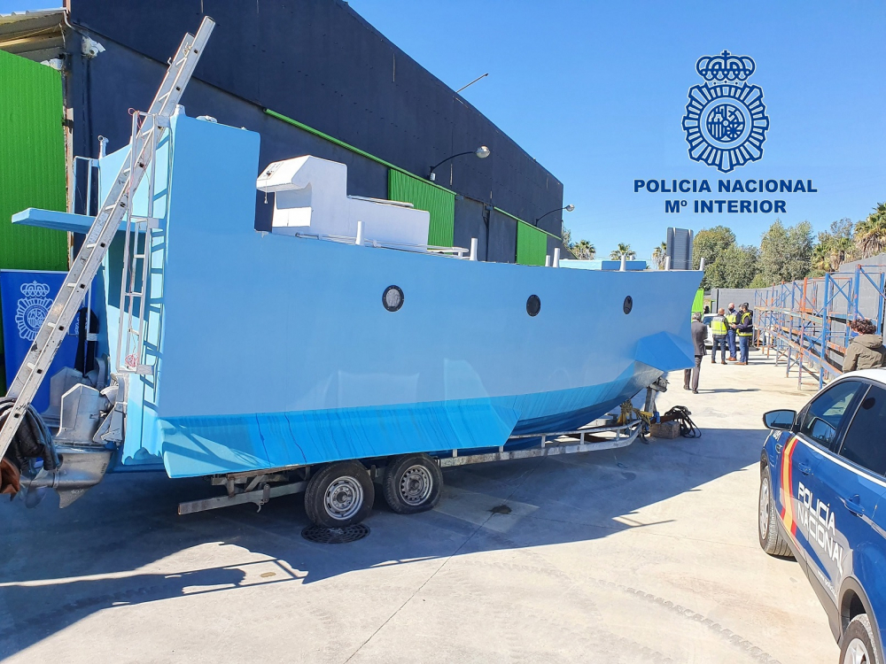 Intervienen la primera embarcación semisumergible localizada en España preparada para el tráfico de drogas