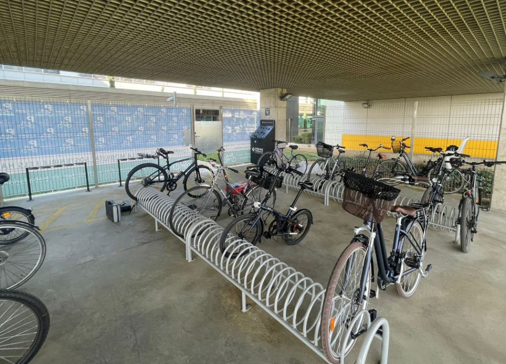 Son Espases finaliza las mejoras del parking de bicicletas y vmp’s