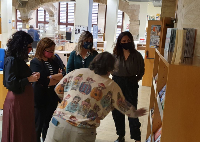 El Govern fomenta la presencia de libros sobre temática LGTBIQ+ en las bibliotecas públicas de las islas