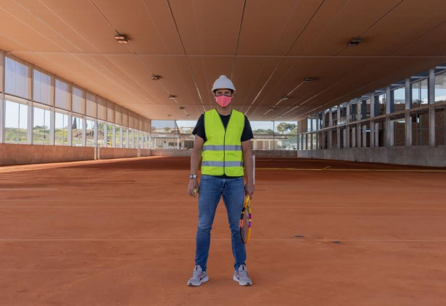 Rafa Nadal visita la ampliación de la Academia