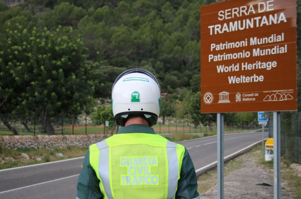 La  Guardia Civil sorprende  a  un  motorista circulando a 154 km/h en la carretera MA-10 (Pollensa-Andratx)