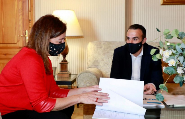 Armengol recibe el dictamen del CES sobre la prospectiva económica de las Illes Balears en el Horizonte 2030
