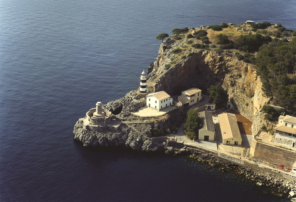 Se restauran los forjados del faro de sa Creu, en el port de Sóller