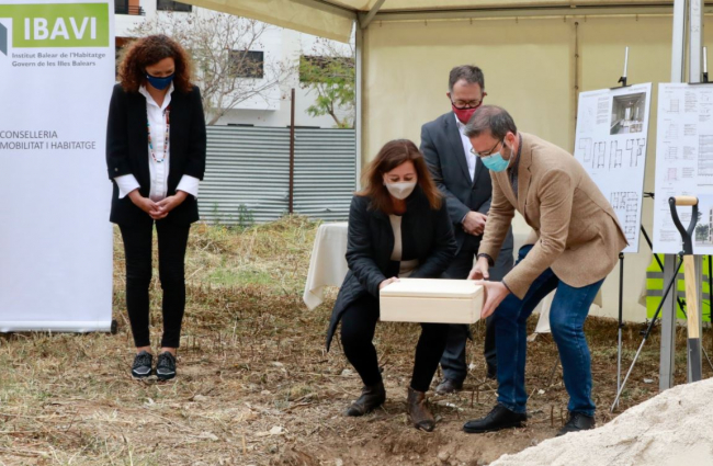El Govern pone la primera piedra de dos nuevas promociones de vivienda pública en Palma