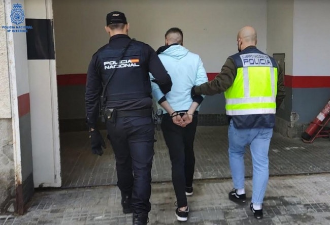 La Policía Nacional de Palma detiene a un hombre por un delito continuado de hurto