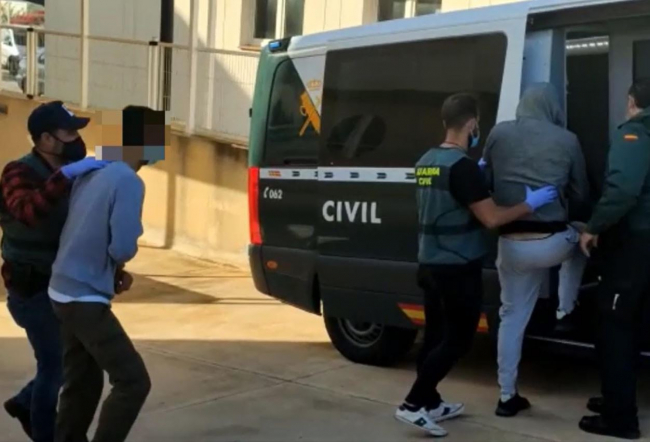 La Guardia Civil desmantela tres puntos de venta de droga de un clan familiar en Santa 
Eulalia
