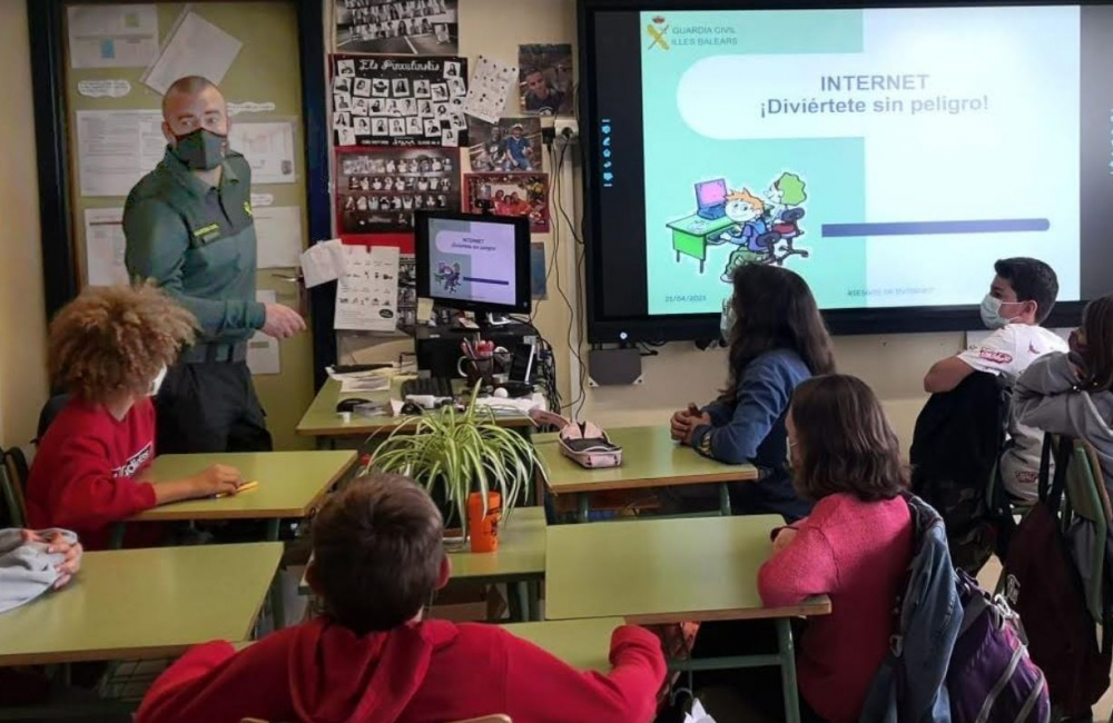 La Guardia Civil reactiva el Plan Director en los centro escolares de Ibiza y Formentera
