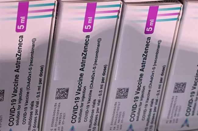 Sanidad retrasa cuatro semanas la decisión sobre la segunda dosis de AstraZeneca