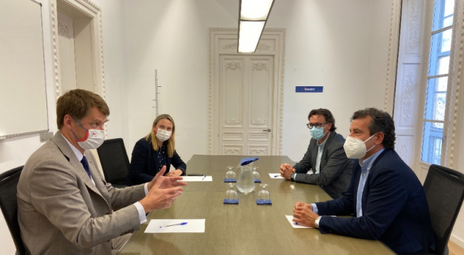 Company pide al embajador británico “corredores seguros” entre Reino Unido y Baleares