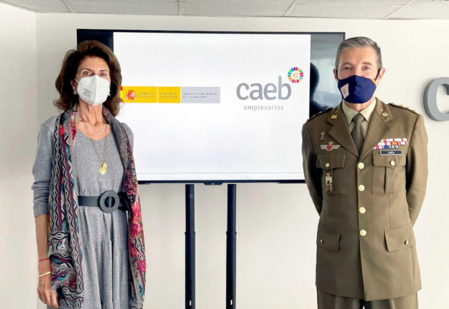 CAEB y el Ministerio de Defensa firman un convenio para facilitar la incorporación laboral del personal militar