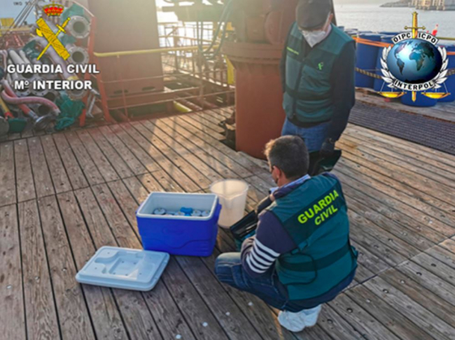 La Guardia Civil detiene e investiga a 69 personas por delitos vinculados a la contaminación marina