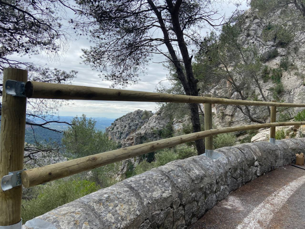 Inician la sustitución de más de 31 kilómetros de barrera metálica en las carreteras de la Serra