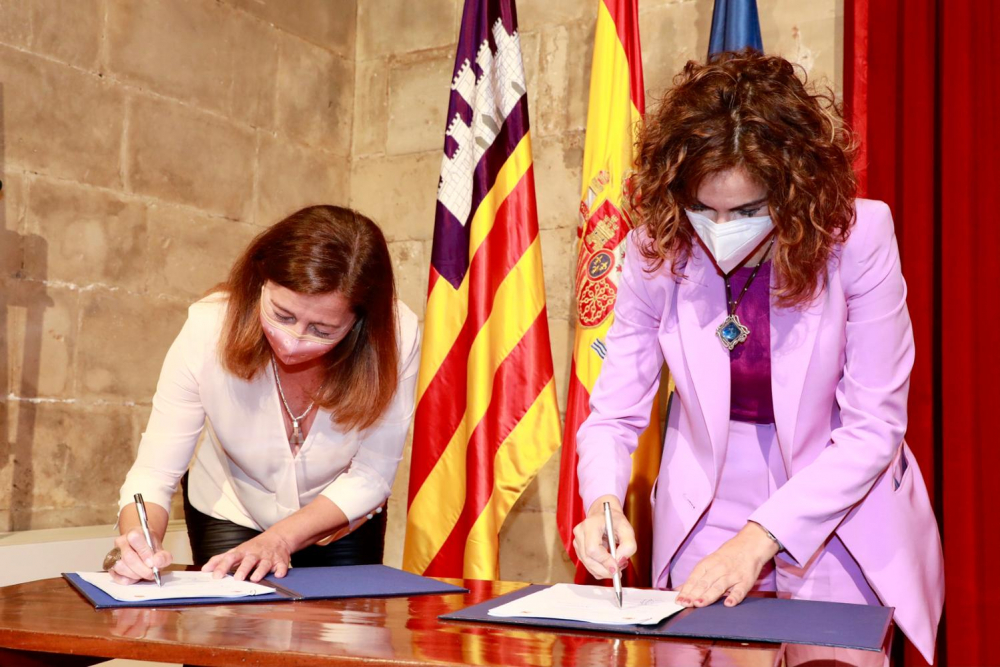 Armengol y la ministra Montero firman el convenio para la llegada de 855 millones de euros en ayudas directas