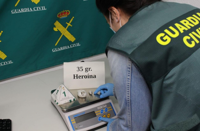 La Guardia Civil ha detenido a una mujer en el aeropuerto de Mahón por tráfico de drogas
