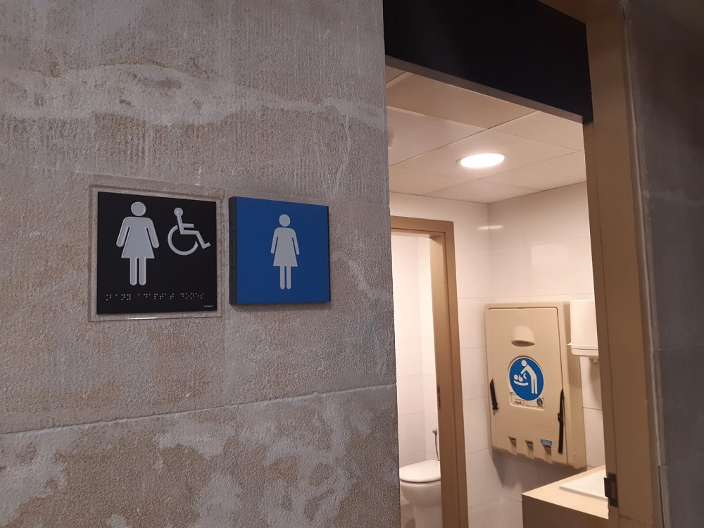 Palma permite el acceso de la ciudadanía a los baños situados en dependencias muncipales