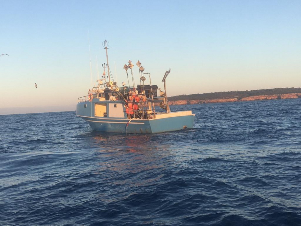 Pesca denuncia un palangrero de superficie que pescaba en la Reserva Marina de Migjorn