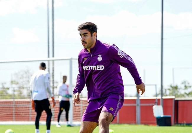 Abdón Prats: 'Estoy muy feliz de renovar con el club de mi vida'