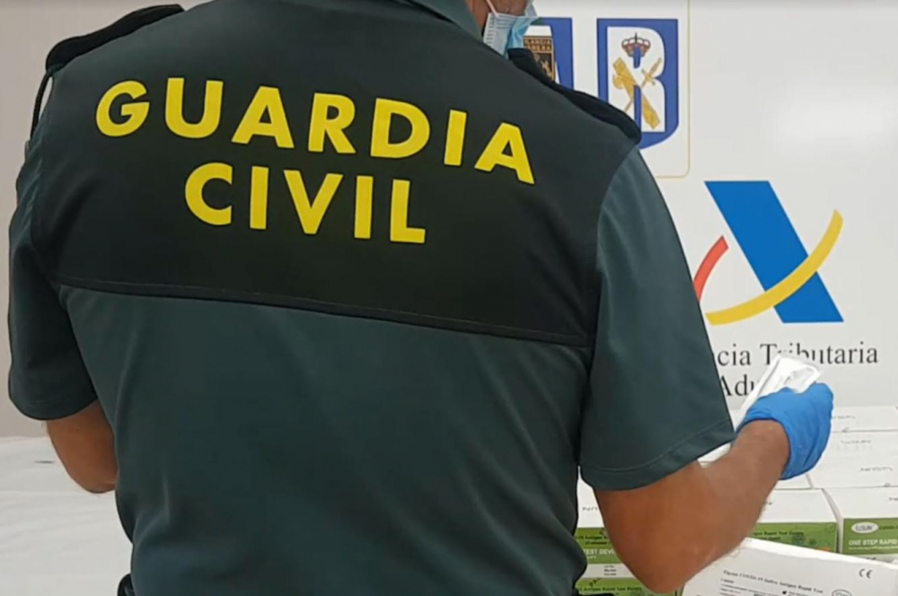 La Guardia Civil y la Agencia Tributaria han intervenido en el aeropuerto de Palma test COVID procedentes de China