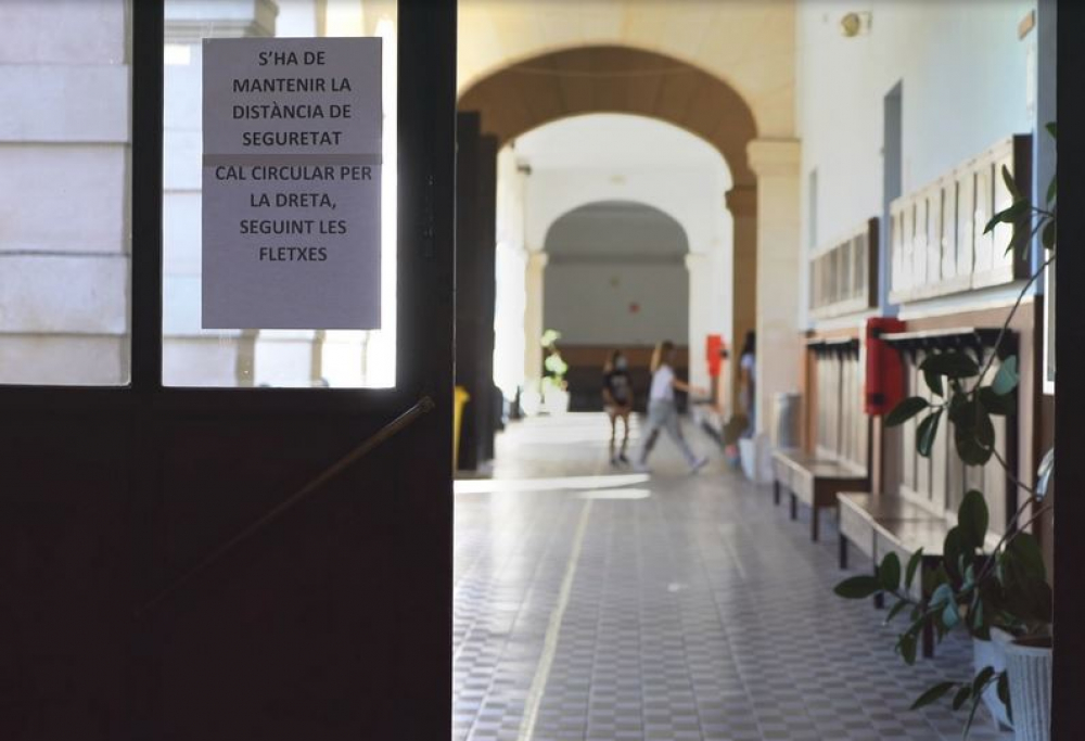 El Parlamento acuerda restringir la venta de bebidas energéticas en los ámbitos escolares