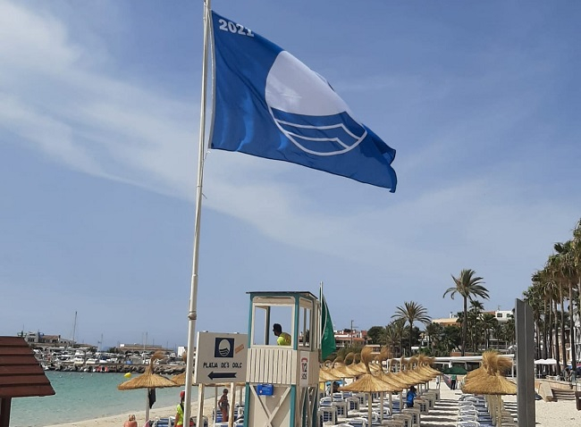 La playa del Port i la playa del Dolç en Colonia de Sant Jordi vuelven a lucir la Bandera Azul