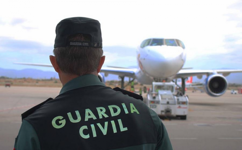 La Guardia Civil ha detenido a un hombre por robar un bolso de un turista en el Aeropuerto de Ibiza
